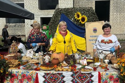Варили борщ і донатили на ЗСУ — на Житомирщині вчетверте відбувся гастрофест "Білий Борщ і не тільки" Варили борщ і донатили на ЗСУ — на Житомирщині вчетверте відбувся гастрофест "Білий Борщ і не тільки"