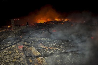 Нічна атака на Одещину: згорів склад фермерського господарства Нічна атака на Одещину: згорів склад фермерського господарства
