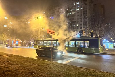 У Харкові тролейбус №1 загорівся під час руху: фото