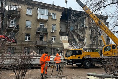 "Шахед" влетів у будинок": що кажуть очевидці про нічну атаку на чотириповерхівку, де шукають людей