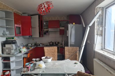 Обстріли у Сонячному на Житомирщині — як відновлюватимуть зруйноване житло та коли платитимуть компенсацію Обстріли у Сонячному на Житомирщині — як відновлюватимуть зруйноване житло та коли платитимуть компенсацію