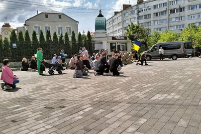 У Луцьку попрощалися з батьком чотирьох дітей, який загинув під час обстрілу на Донеччині У Луцьку попрощалися з батьком чотирьох дітей, який загинув під час обстрілу на Донеччині