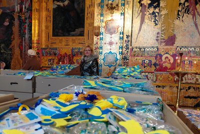 Великдень на фронт — у Житомирі освятили паски для українських воїнів