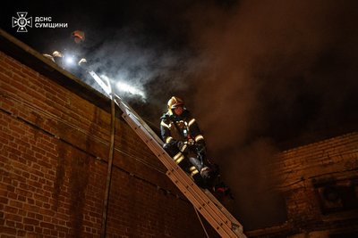 Російські військові атакували вночі безпілотниками Суми Російські військові атакували вночі безпілотниками Суми