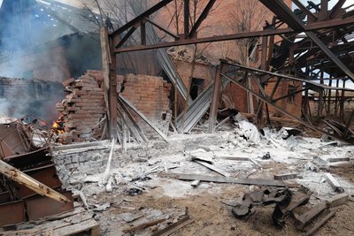 Місце влучання безпілотника в Золочеві, Харківська область, 20 квітня 2026 року Місце влучання безпілотника в Золочеві, Харківська область, 20 квітня 2026 року