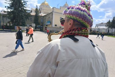 "Погрожували скинути з моста чи забрати інструмент": історія вуличного музиканта з Луцька "Погрожували скинути з моста чи забрати інструмент": історія вуличного музиканта з Луцька
