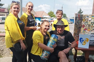 Піднімають дух українського народу та донатять на армію: як на Вінниччині гурт “Прилучаночка” допомагає захисникам Піднімають дух українського народу та донатять на армію: як на Вінниччині гурт “Прилучаночка” допомагає захисникам