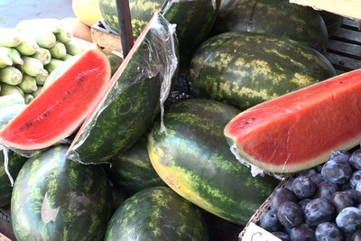 Розрізані кавуни на ринках Житомира: чи безпечно купувати — пояснюють фахівці Розрізані кавуни на ринках Житомира: чи безпечно купувати — пояснюють фахівці