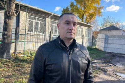 В Житомирі на місці проїзду до багатоповерхівки збудували бетонну стіну — місцеві жителі виступили проти В Житомирі на місці проїзду до багатоповерхівки збудували бетонну стіну — місцеві жителі виступили проти