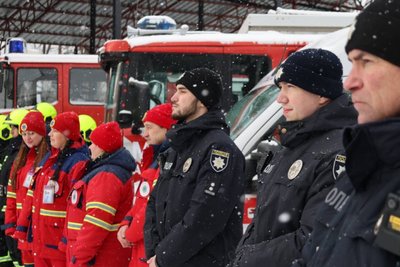 Працівники екстреної допомоги та поліції на відкритті Центру безпеки у Наталинській громаді Працівники екстреної допомоги та поліції на відкритті Центру безпеки у Наталинській громаді