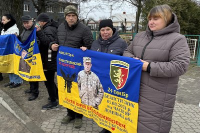 В селищі на Волині рідні полонених і зниклих безвісти вийшли на акцію підтримки В селищі на Волині рідні полонених і зниклих безвісти вийшли на акцію підтримки