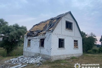 Пошкоджені приватні будинки і багатоповерхівка: наслідки російської атаки на Київщині Пошкоджені приватні будинки і багатоповерхівка: наслідки російської атаки на Київщині
