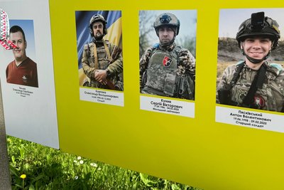 У День вишиванки Житомир долучився до всеукраїнської акції "Вишита стрічка пам'яті" У День вишиванки Житомир долучився до всеукраїнської акції "Вишита стрічка пам'яті"