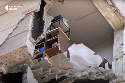 Будинок на Кутузакія після удару дрона: мешканці чекають на повернення додому Будинок на Кутузакія після удару дрона: мешканці чекають на повернення додому