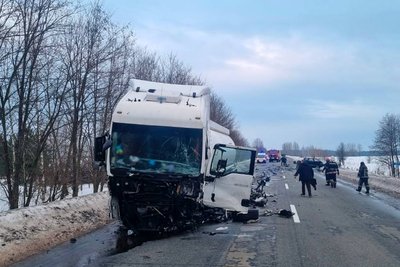 На Житомирщині трапилася ДТП із загиблими: рух перекривали в обох напрямках На Житомирщині трапилася ДТП із загиблими: рух перекривали в обох напрямках