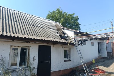 Будинок у Дергачах, який був пошкоджений через удар російського FPV-дрона, 23 серпня 2026 року Будинок у Дергачах, який був пошкоджений через удар російського FPV-дрона, 23 серпня 2026 року