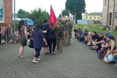 Тіло упізнали за старим пораненням: у Хмельницькому поховали загиблого бійця Антона Борисова Тіло упізнали за старим пораненням: у Хмельницькому поховали загиблого бійця Антона Борисова