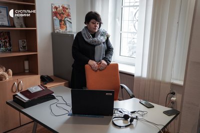 До приходу на роботу в Координаційний штаб, Інна 33 роки віддала військовій службі, має звання полковника, на пенсії працювала у Мінʼюсті. Київ, грудень 2022 року. До приходу на роботу в Координаційний штаб, Інна 33 роки віддала військовій службі, має звання полковника, на пенсії працювала у Мінʼюсті. Київ, грудень 2022 року.