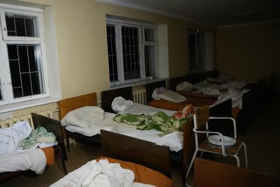 Вибиті вікна, вирви на території: наслідки ракетного удару РФ поблизу психіатричної лікарні у Харкові