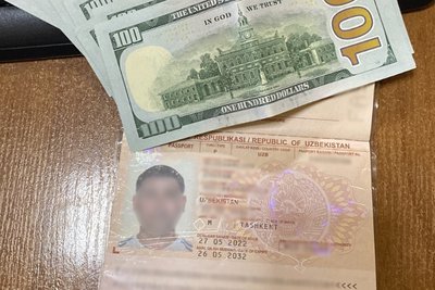 Дві тисячі доларів за вʼїзд в Україну: іноземці пропонували хабар вінницьким прикордонникам Дві тисячі доларів за вʼїзд в Україну: іноземці пропонували хабар вінницьким прикордонникам