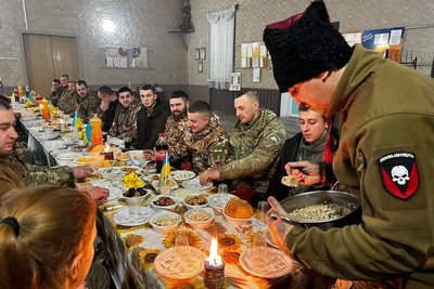 "Ми маємо намір уперто виборювати своє щасливе життя": як відмічати Новий Рік під час війни "Ми маємо намір уперто виборювати своє щасливе життя": як відмічати Новий Рік під час війни
