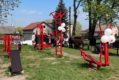 Антивандальні тренажери з бесідкою та волейбольним майданчиком відкрили у місті на Рівненщині Антивандальні тренажери з бесідкою та волейбольним майданчиком відкрили у місті на Рівненщині