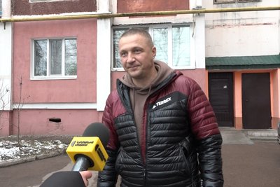 У Житомирі ветеран чекає понад пів року на підйомник у під'їзді, аби самостійно пересуватися — чому досі не збудували У Житомирі ветеран чекає понад пів року на підйомник у під'їзді, аби самостійно пересуватися — чому досі не збудували