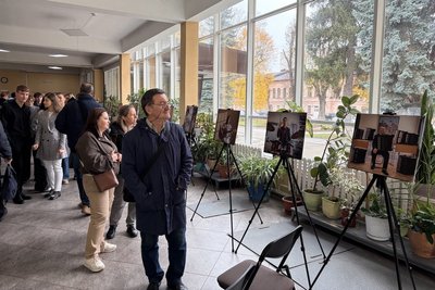 «Світлини в мажорі»: в Житомирі студентка музичного коледжу Марта Кондренко представила першу персональну фотовиставку