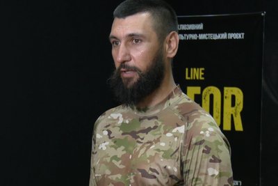 Хмельницькі театрали презентували арттерапевтичну п'єсу для військових Хмельницькі театрали презентували арттерапевтичну п'єсу для військових