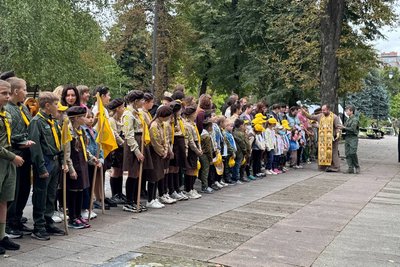 Шикування, посвята, квести та майстерки — у Житомирі відкрили новий пластовий рік Шикування, посвята, квести та майстерки — у Житомирі відкрили новий пластовий рік