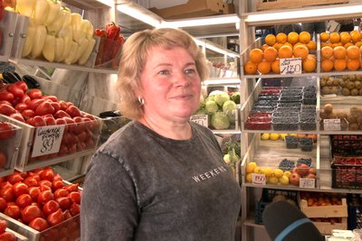 Сезон ягід та фруктів: які ціни на Житньому ринку в Житомирі Сезон ягід та фруктів: які ціни на Житньому ринку в Житомирі