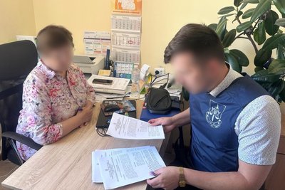 На Житомирщині посадовцям та працівникам медзакладу повідомили про підозру в безпідставному отриманні 2,4 млн грн На Житомирщині посадовцям та працівникам медзакладу повідомили про підозру в безпідставному отриманні 2,4 млн грн