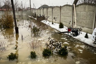 підтоплений двір на Харківщині підтоплений двір на Харківщині