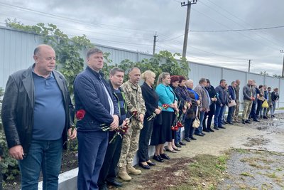 На Одещині прощалися з військовим, який загинув на фронті На Одещині прощалися з військовим, який загинув на фронті