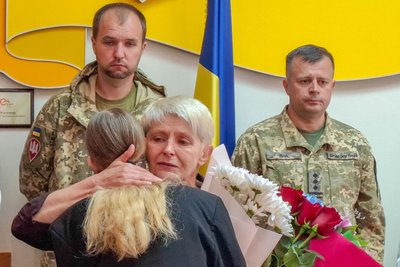 У Житомирі родинам загиблих військових передали державні нагороди У Житомирі родинам загиблих військових передали державні нагороди