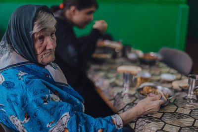 З Часів Яра на Хмельниччину: як старенькі у хоспісі звикають до нового житла З Часів Яра на Хмельниччину: як старенькі у хоспісі звикають до нового житла