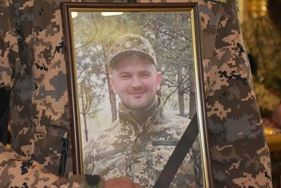 У Луцьку попрощалися з полеглим 33-річним військовим Андрієм Савчуком У Луцьку попрощалися з полеглим 33-річним військовим Андрієм Савчуком