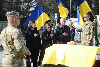 У Рівному попрощалися з військовим Віталієм Цибульським У Рівному попрощалися з військовим Віталієм Цибульським
