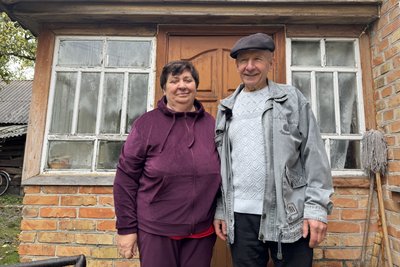 "У будинку вже жили білки". Подружжя переселенців облаштовується у малому селі на Сумщині "У будинку вже жили білки". Подружжя переселенців облаштовується у малому селі на Сумщині