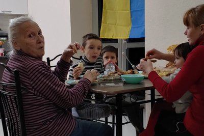 “Орк побачив консерви для собак. Каже: "Це ми собі візьмемо" — волонтер, що врятував понад 200 людей на Київщині “Орк побачив консерви для собак. Каже: "Це ми собі візьмемо" — волонтер, що врятував понад 200 людей на Київщині
