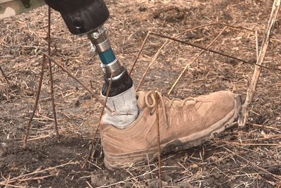 Відмовилися оформити інвалідність, щоб повернутися на роботу. Як на Харківщині працюють вибухотехніки на протезах