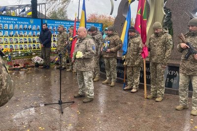 На Житомирщині попрощалися з прикордонницею Лілією Павленко, яка загинула на залізничному вокзалі в Овручі На Житомирщині попрощалися з прикордонницею Лілією Павленко, яка загинула на залізничному вокзалі в Овручі