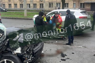 Пошкоджений внаслідок ДТП на вулиці Георгія Тарасенка у Харкові автомобіль, 19 квітня 2026 року Пошкоджений внаслідок ДТП на вулиці Георгія Тарасенка у Харкові автомобіль, 19 квітня 2026 року
