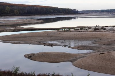 Оскільське водосховище майже пересохло, вода витікла Оскільське водосховище майже пересохло, вода витікла