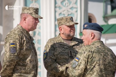 Головнокомандувач Збройних сил України Валерій Залужний (в центрі)