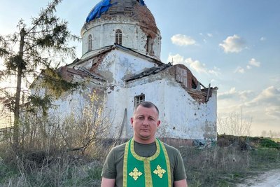 "Сповідалися в бліндажі під мінометами": капелан із Дубна Тарас Гордійчук — про службу на фронті і віру під обстрілами "Сповідалися в бліндажі під мінометами": капелан із Дубна Тарас Гордійчук — про службу на фронті і віру під обстрілами