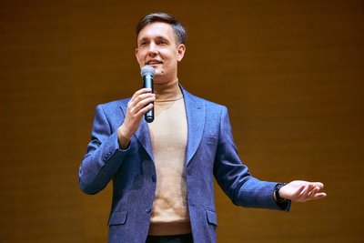 Фантастика — не про майбутнє, а про наш час: Макс Кідрук про культуру скасування, книжки й ChatGPT Фантастика — не про майбутнє, а про наш час: Макс Кідрук про культуру скасування, книжки й ChatGPT