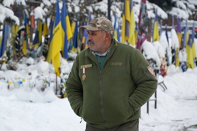 "Якби роми не пішли воювати, до нас не було би поваги": історія ромського капелана Едуарда Габора "Якби роми не пішли воювати, до нас не було би поваги": історія ромського капелана Едуарда Габора