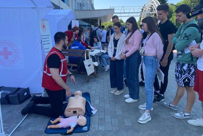 "Територія здоров'я": на території луцького вишу робили безплатні медичні тести й щеплення "Територія здоров'я": на території луцького вишу робили безплатні медичні тести й щеплення