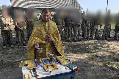"Сповідалися в бліндажі під мінометами": капелан із Дубна Тарас Гордійчук — про службу на фронті і віру під обстрілами "Сповідалися в бліндажі під мінометами": капелан із Дубна Тарас Гордійчук — про службу на фронті і віру під обстрілами